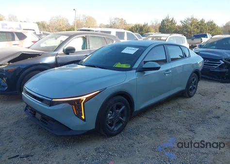 2025 Kia K4 Lxs z USA, uszkodzony, nr VIN 3KPFT4DE3SE182639